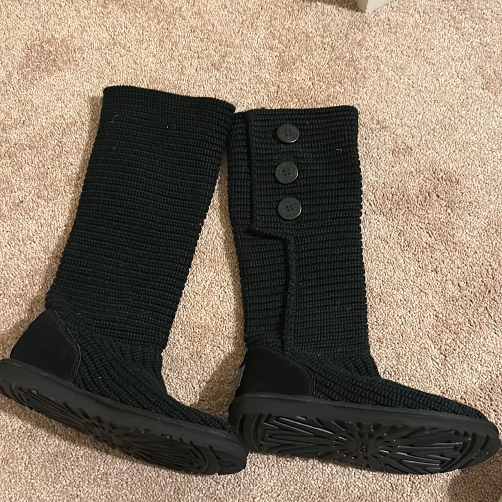 UGG- BLACK TALL KNITTED UGG